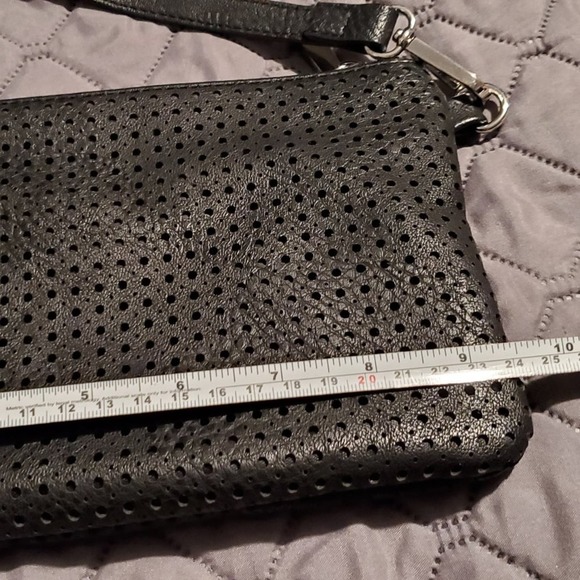 Classic Black Zip-top Crossbody Charming Charlie - Picture 5 of 7